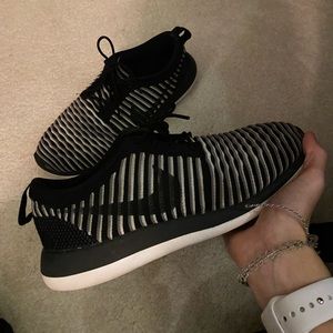 Nike women’s size 10 tennis shoes